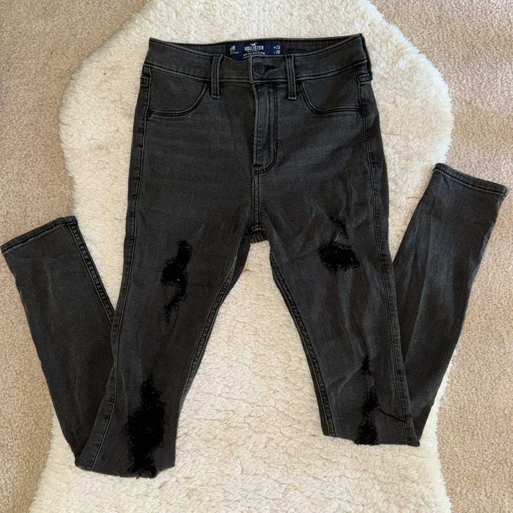 NWOT Dark Grey Ripped Skinny Stretchy Jeans